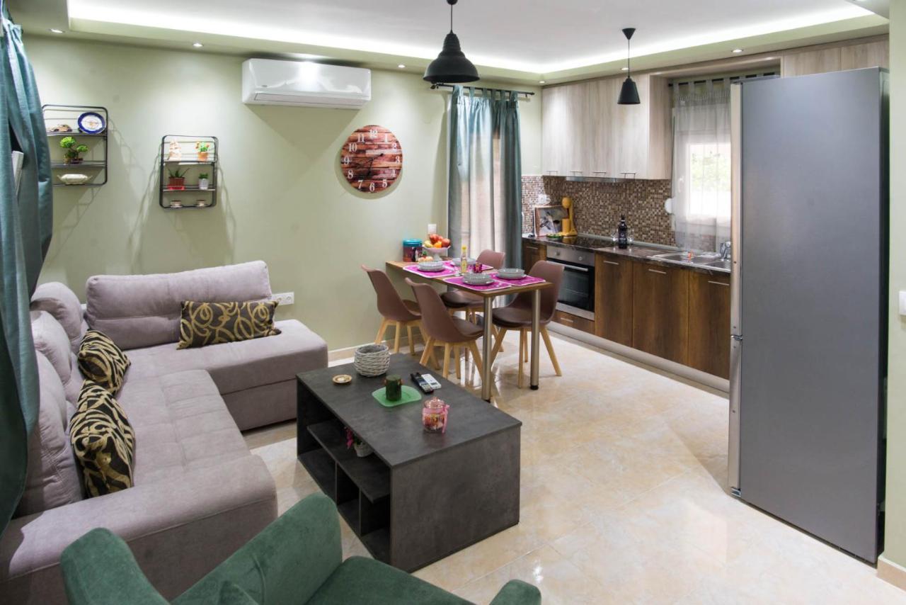 Luxurious House, Feels Like Holiday home *